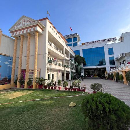Hotel Mangalam Grand à Lucknow Extérieur photo