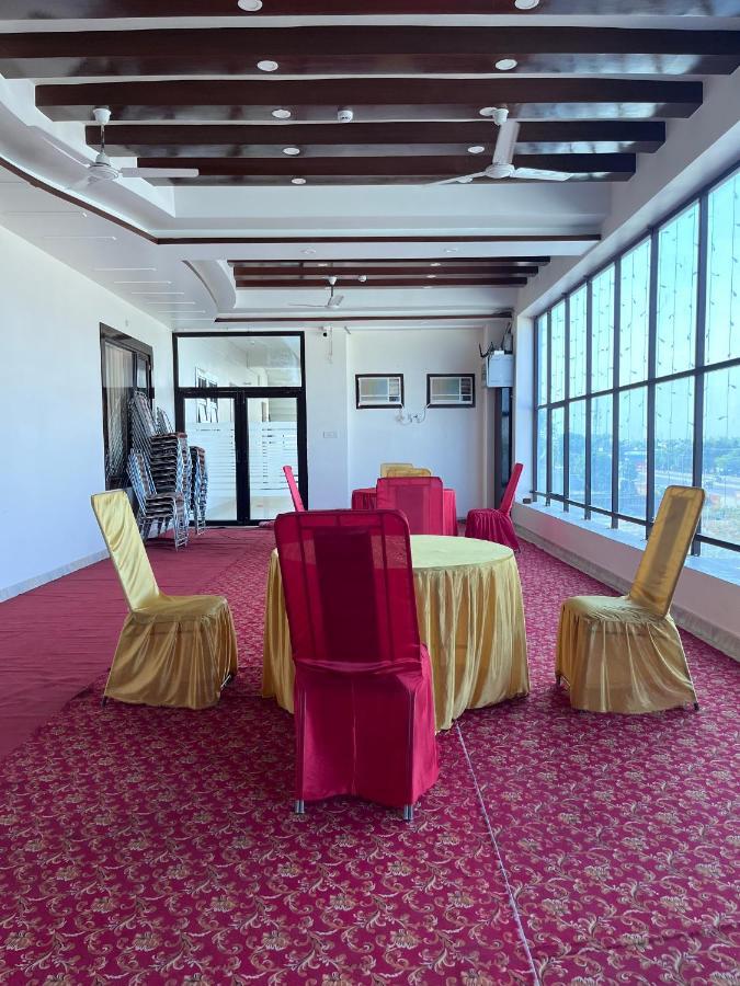 Hotel Mangalam Grand à Lucknow Extérieur photo