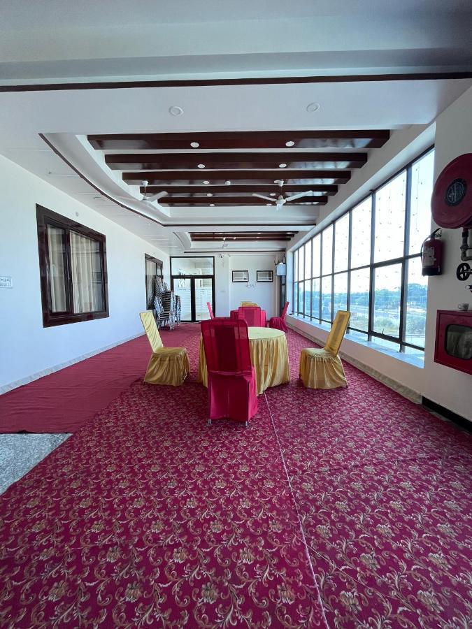 Hotel Mangalam Grand à Lucknow Extérieur photo