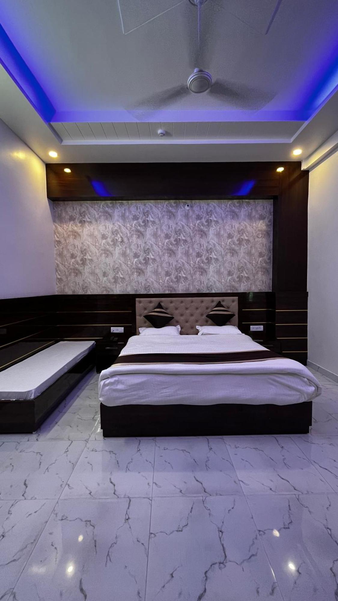 Hotel Mangalam Grand à Lucknow Extérieur photo