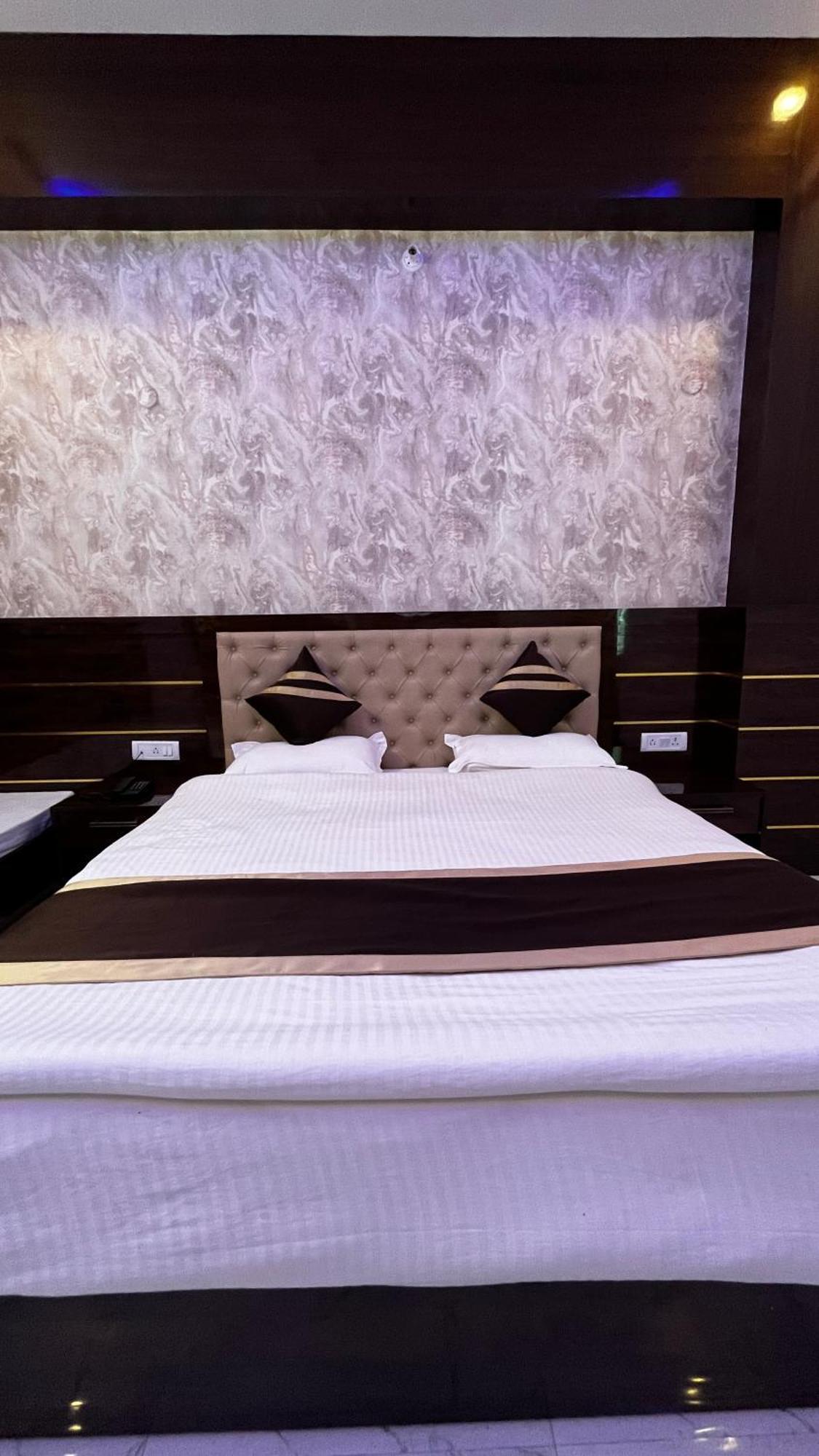 Hotel Mangalam Grand à Lucknow Extérieur photo