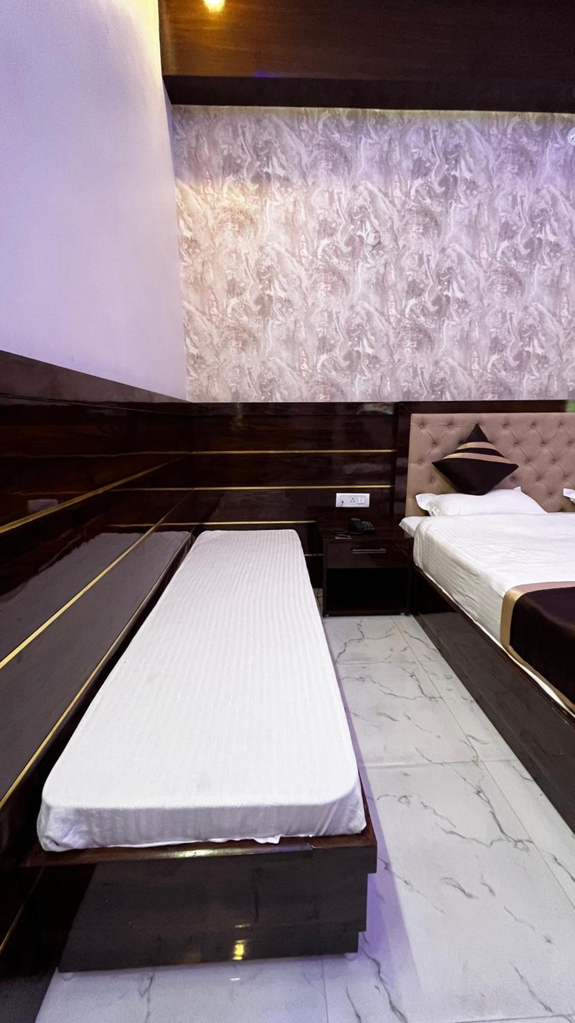 Hotel Mangalam Grand à Lucknow Extérieur photo