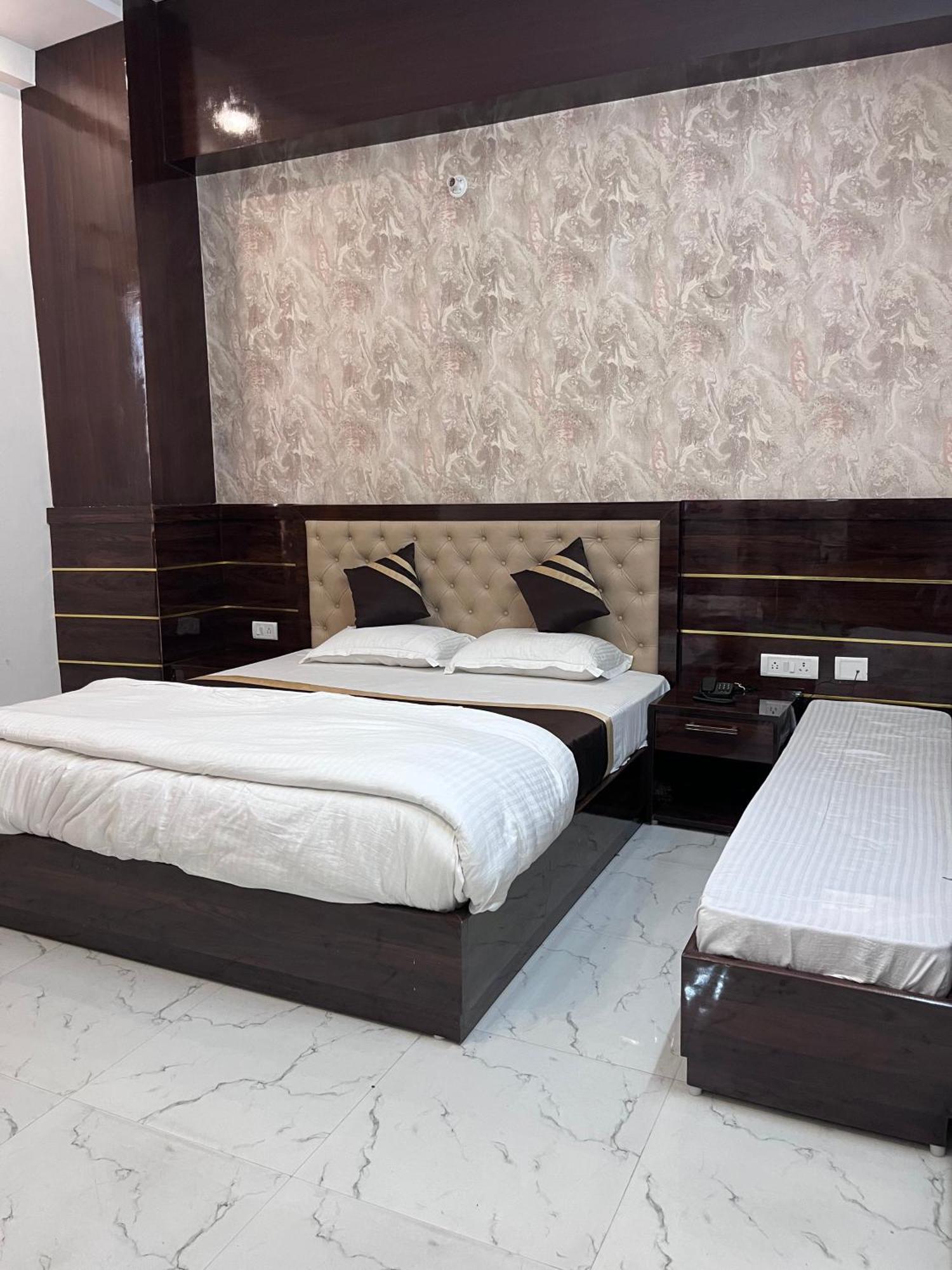 Hotel Mangalam Grand à Lucknow Extérieur photo