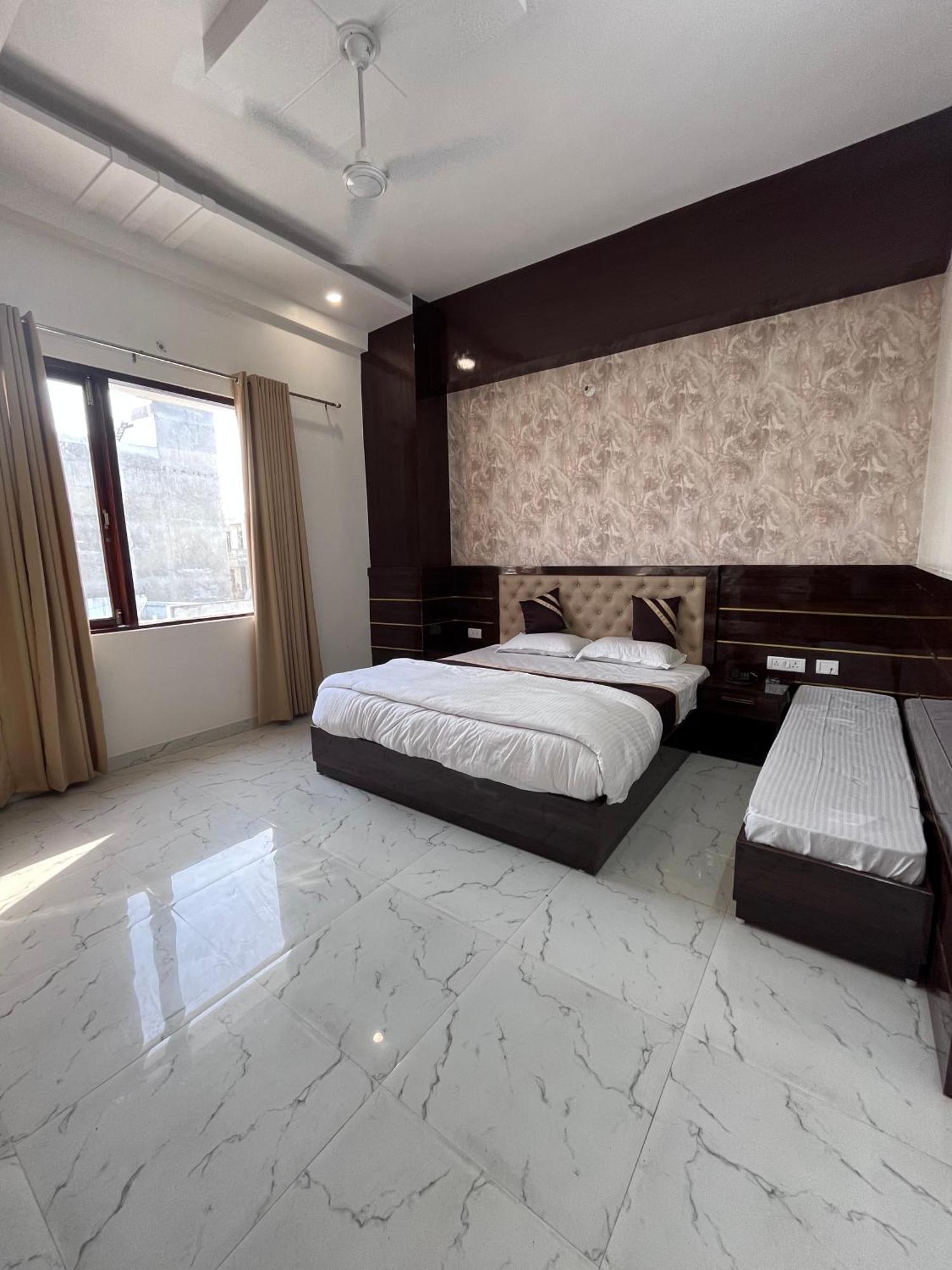 Hotel Mangalam Grand à Lucknow Extérieur photo