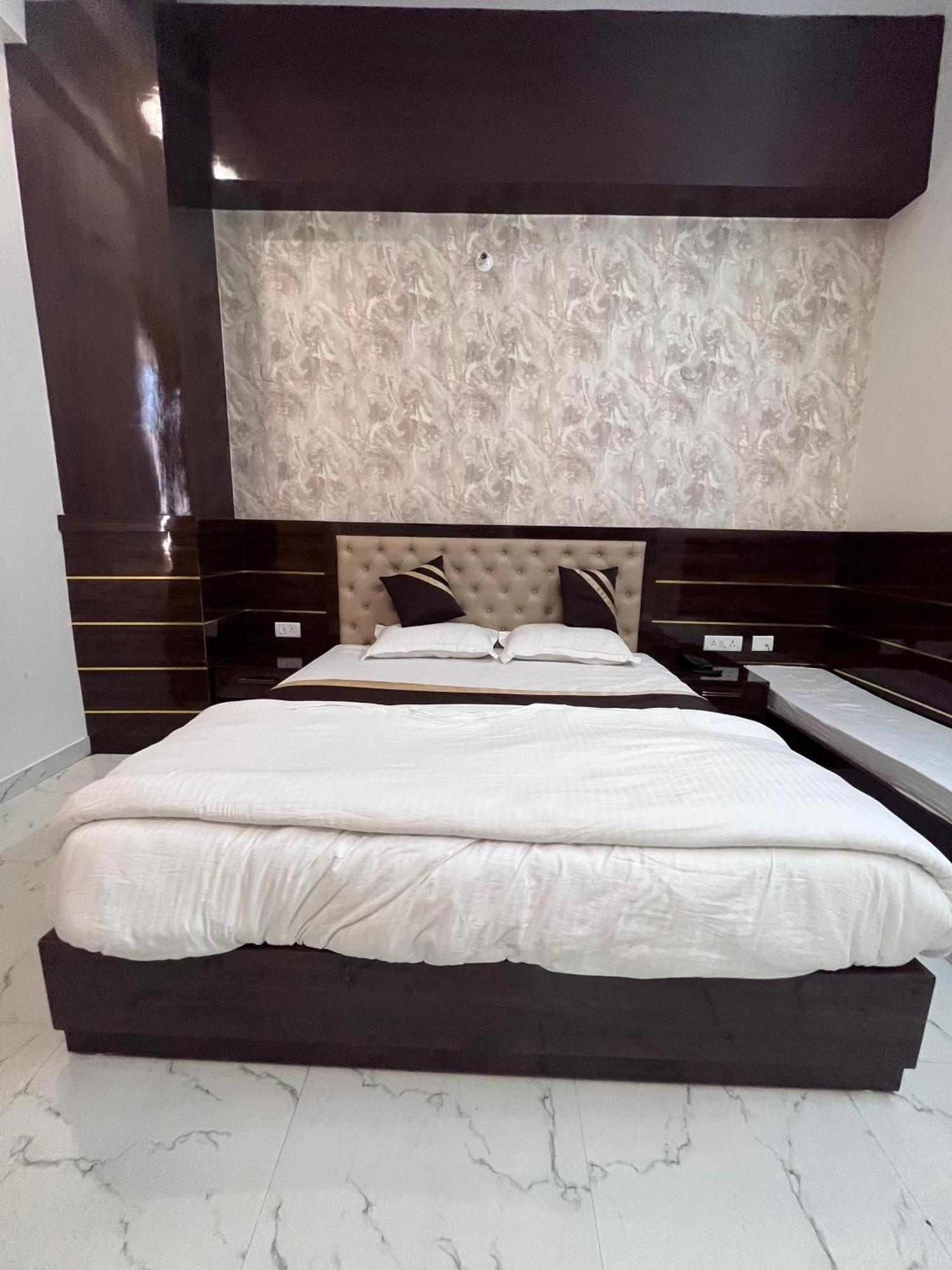 Hotel Mangalam Grand à Lucknow Extérieur photo