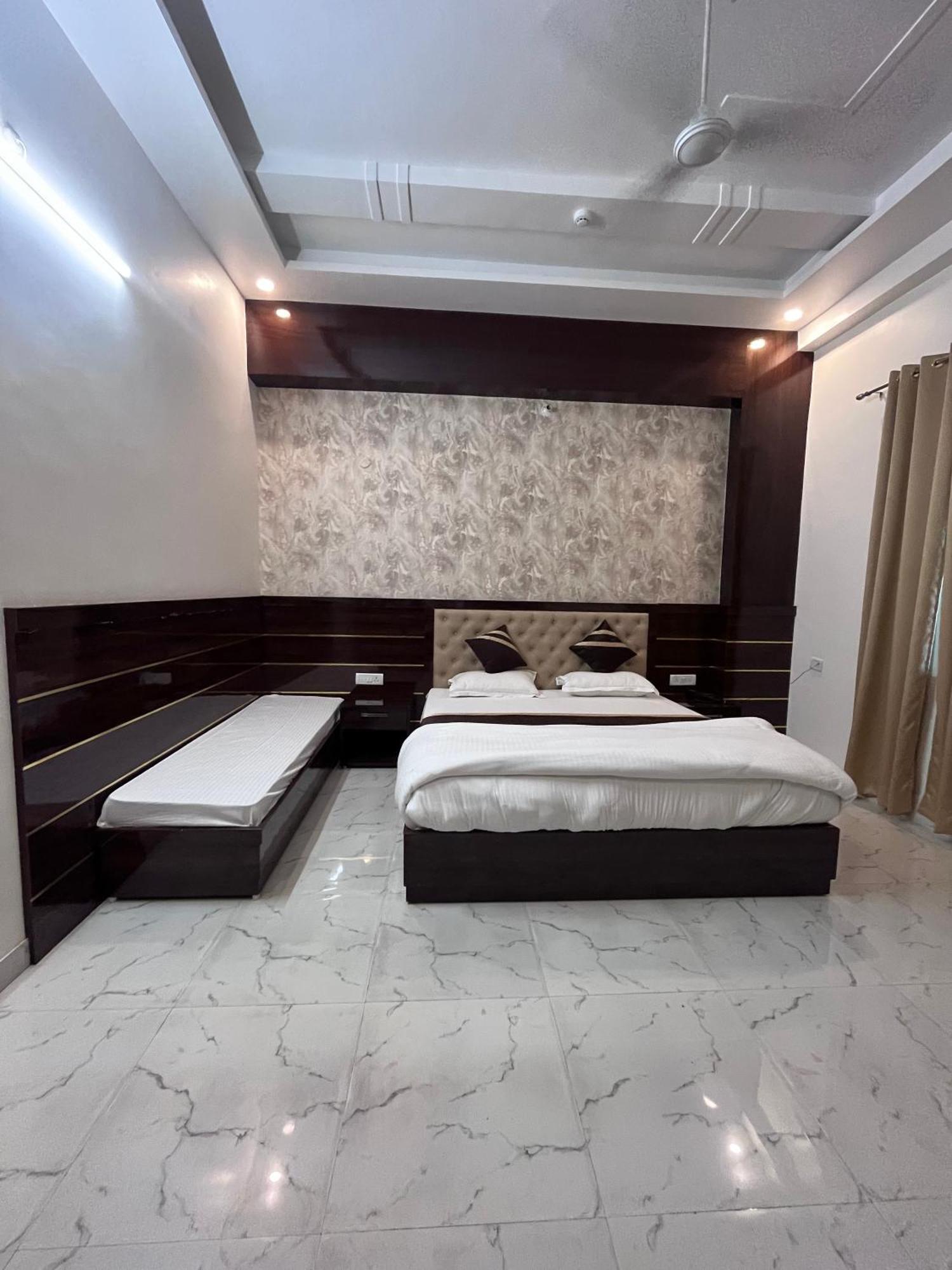 Hotel Mangalam Grand à Lucknow Extérieur photo