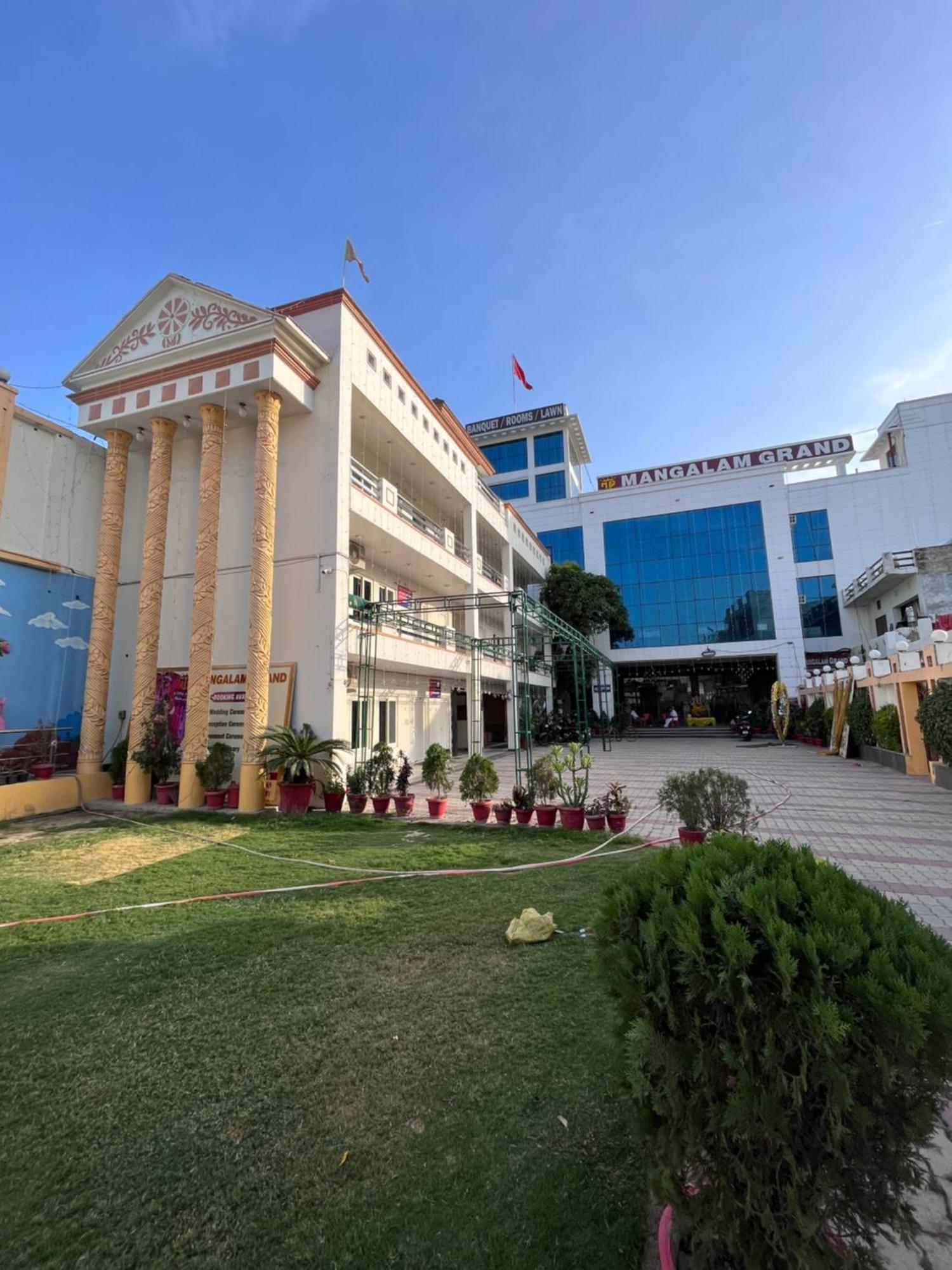 Hotel Mangalam Grand à Lucknow Extérieur photo